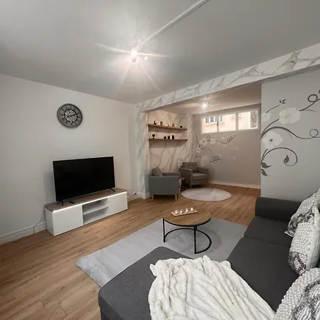 Spacious 2 Bedroom Family Authentic 15 * Parigi