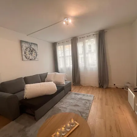 Spacious 2 Bedroom Family Authentic 15 Apartment