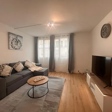 Spacious 2 Bedroom Family Authentic 15 Paris