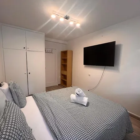Spacious 2 Bedroom Family Authentic 15 *